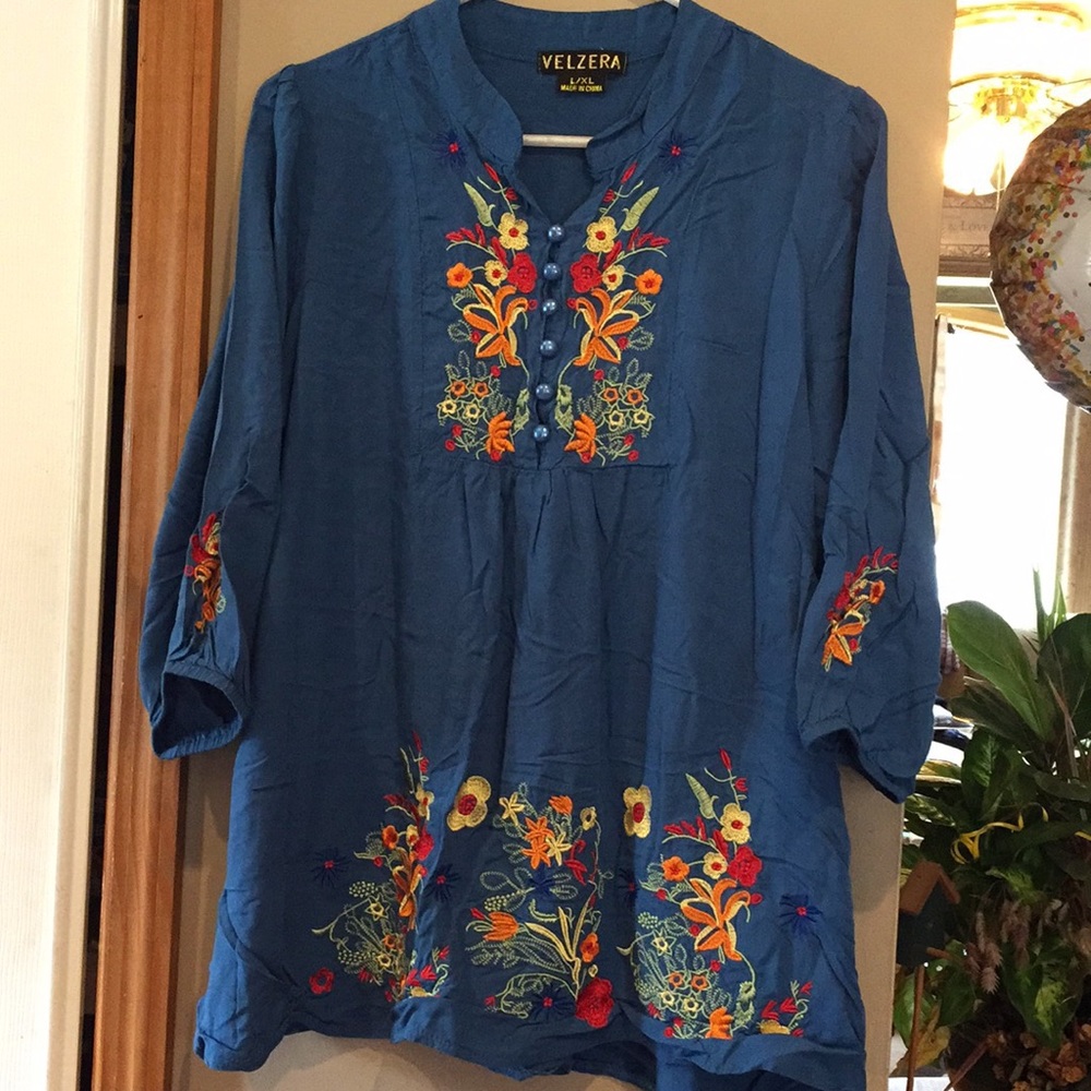 L/XL Velzera Blouse with Flower Embroidery